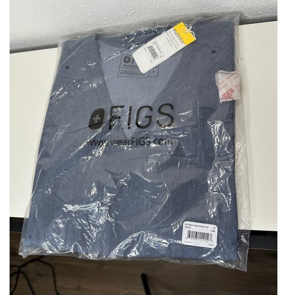 NWT FIGS Casma Scrub Top Small Blue Denim 3 Pocket V-Neck Classic Fit Top - Picture 2 of 7